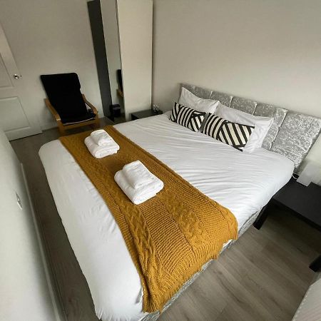 Modern Room With Huge Bed - Walk To City Centre! Mánchester Exterior foto