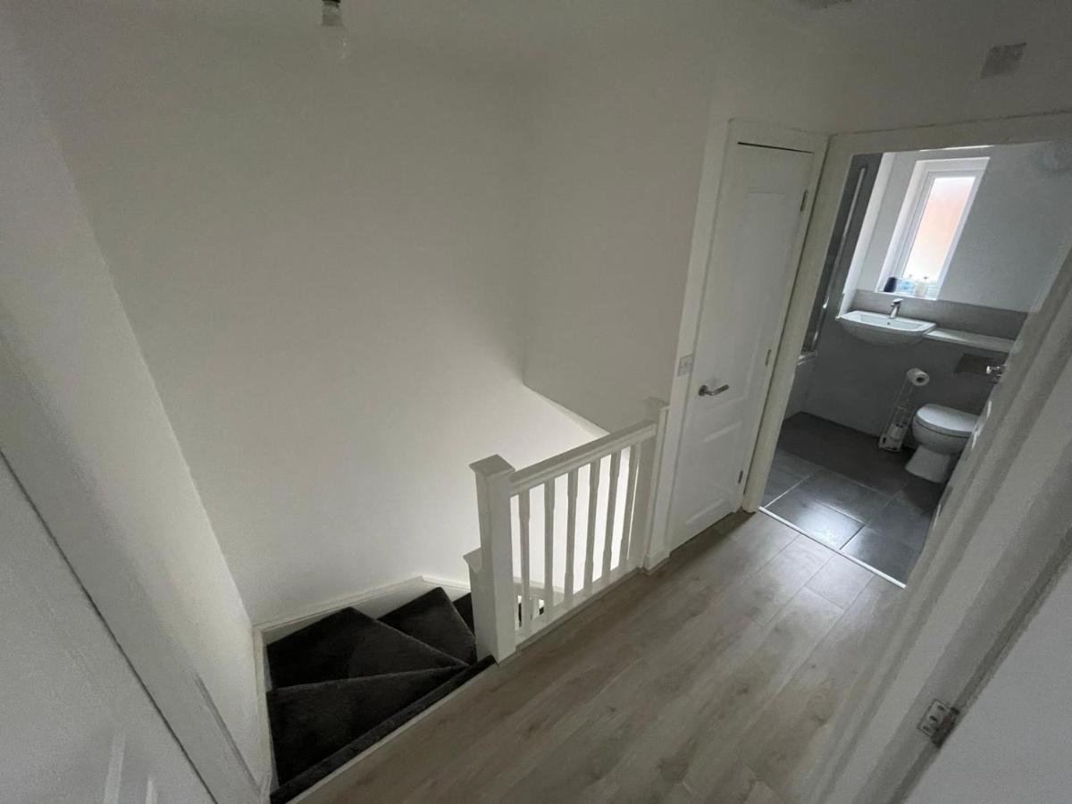 Modern Room With Huge Bed - Walk To City Centre! Mánchester Exterior foto