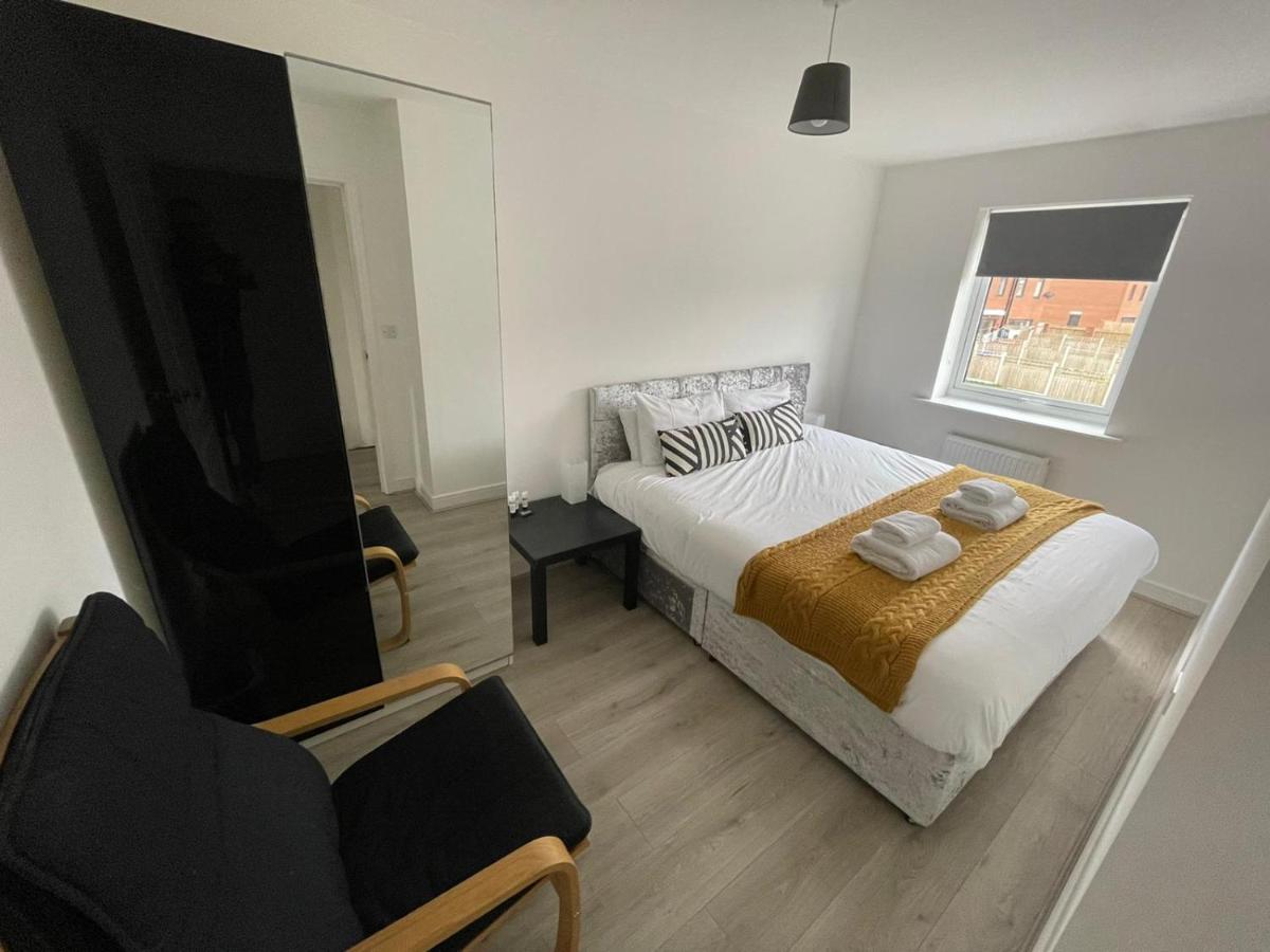 Modern Room With Huge Bed - Walk To City Centre! Mánchester Exterior foto