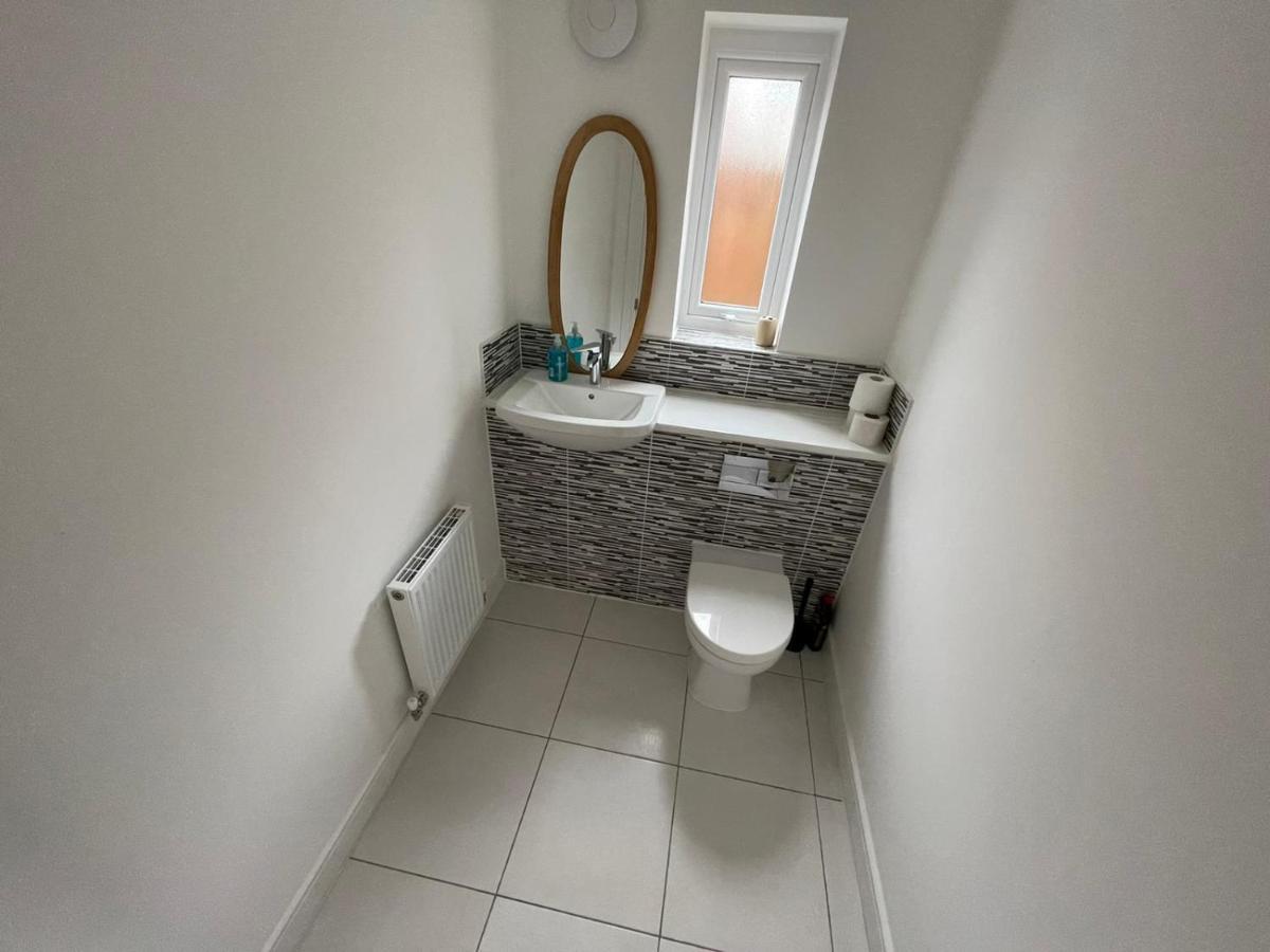 Modern Room With Huge Bed - Walk To City Centre! Mánchester Exterior foto