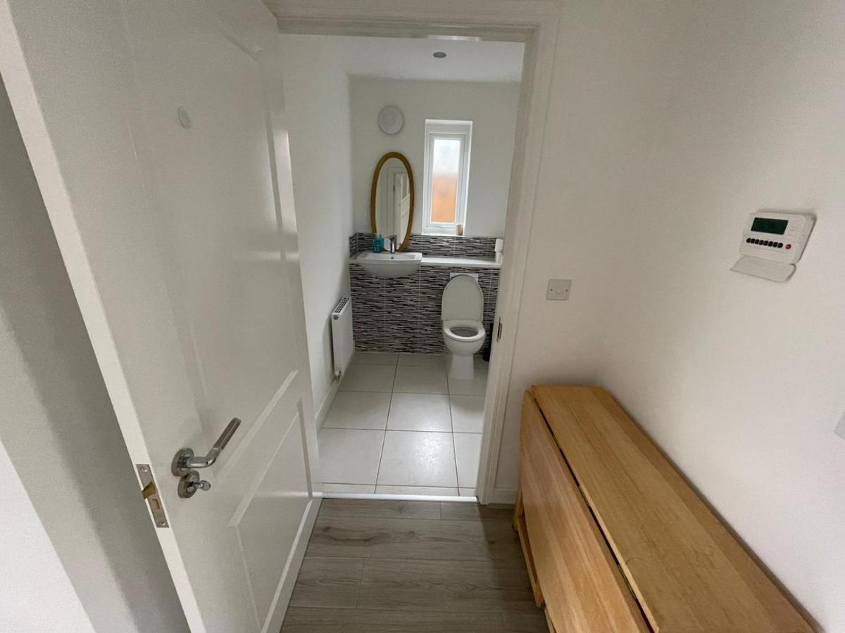 Modern Room With Huge Bed - Walk To City Centre! Mánchester Exterior foto