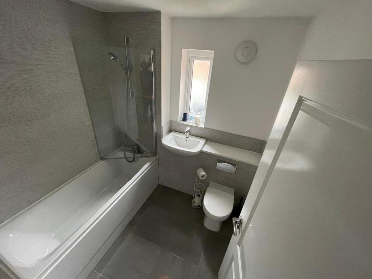 Modern Room With Huge Bed - Walk To City Centre! Mánchester Exterior foto