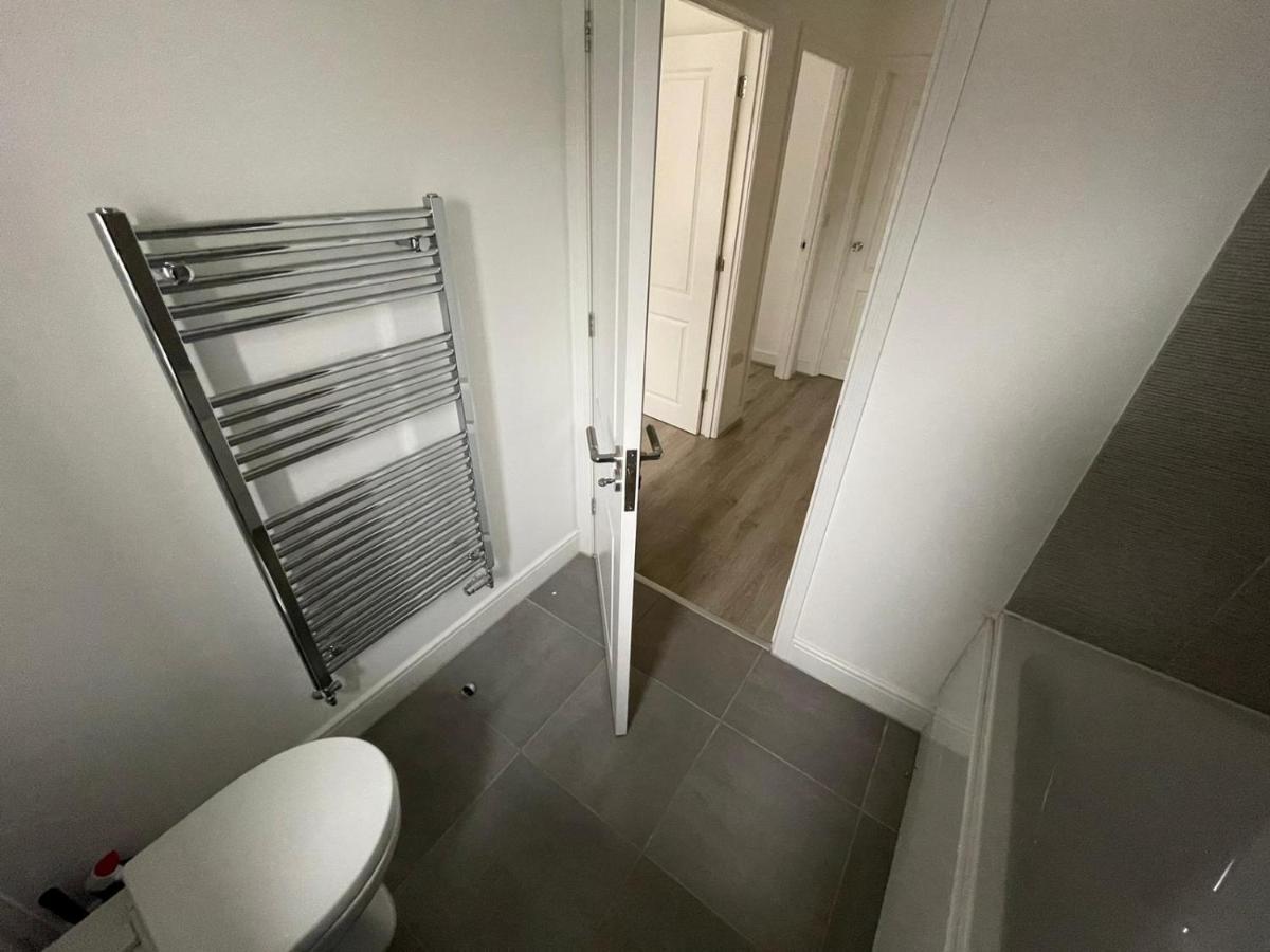 Modern Room With Huge Bed - Walk To City Centre! Mánchester Exterior foto