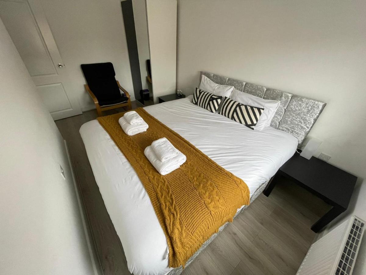 Modern Room With Huge Bed - Walk To City Centre! Mánchester Exterior foto